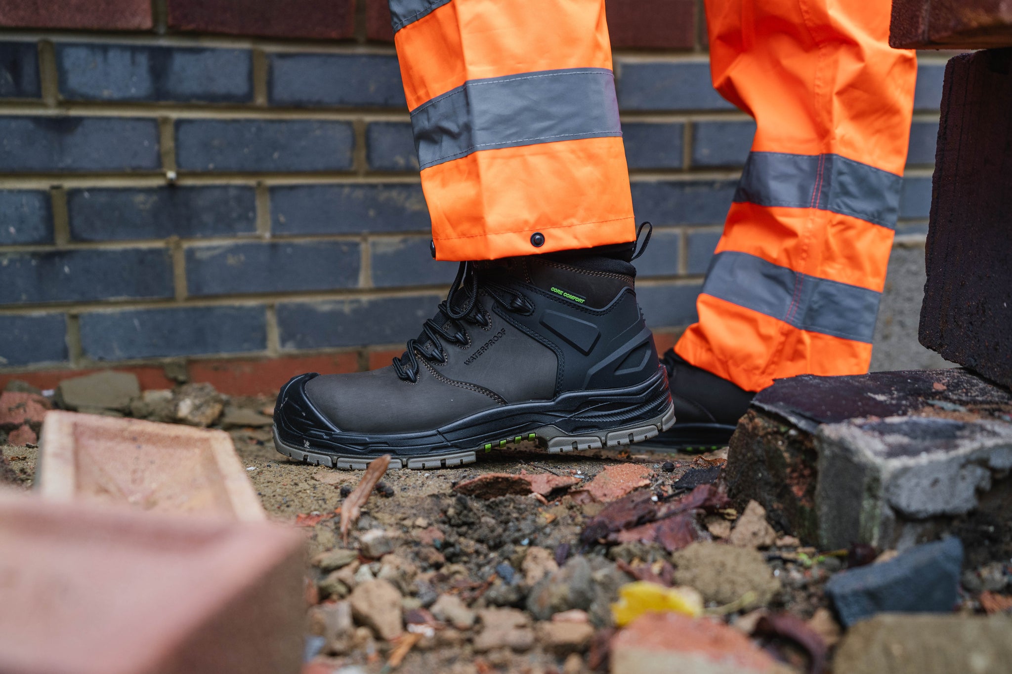 Apache - Mission 100% Non-Metallic Safety Boot with AN, HI, CI & ESD |  Apache